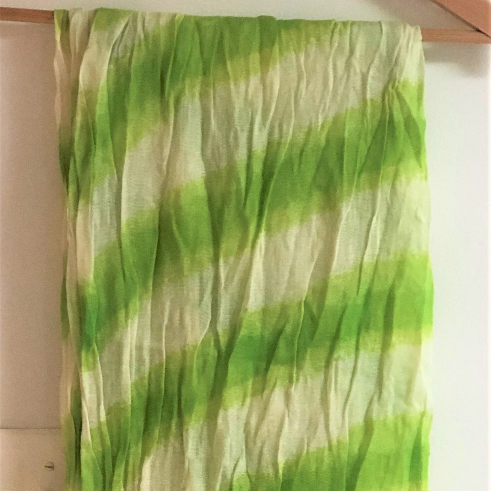 NEW Green and White lightweight scarf with tag